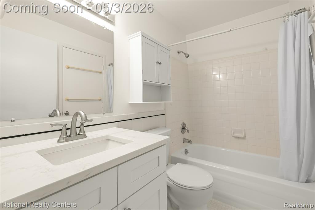 35963 Fair Oaks Court Court, Farmington, MI 48331 — Photo 24