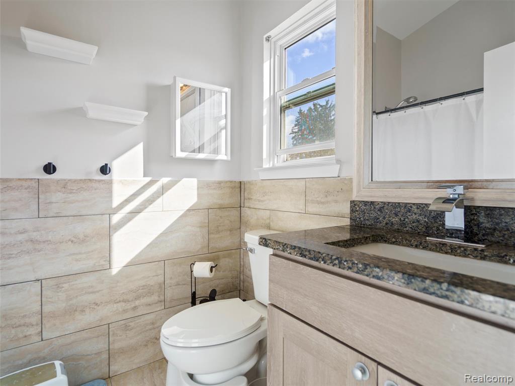 825 Huntclub Boulevard, Auburn Hills, MI 48326 — Photo 23