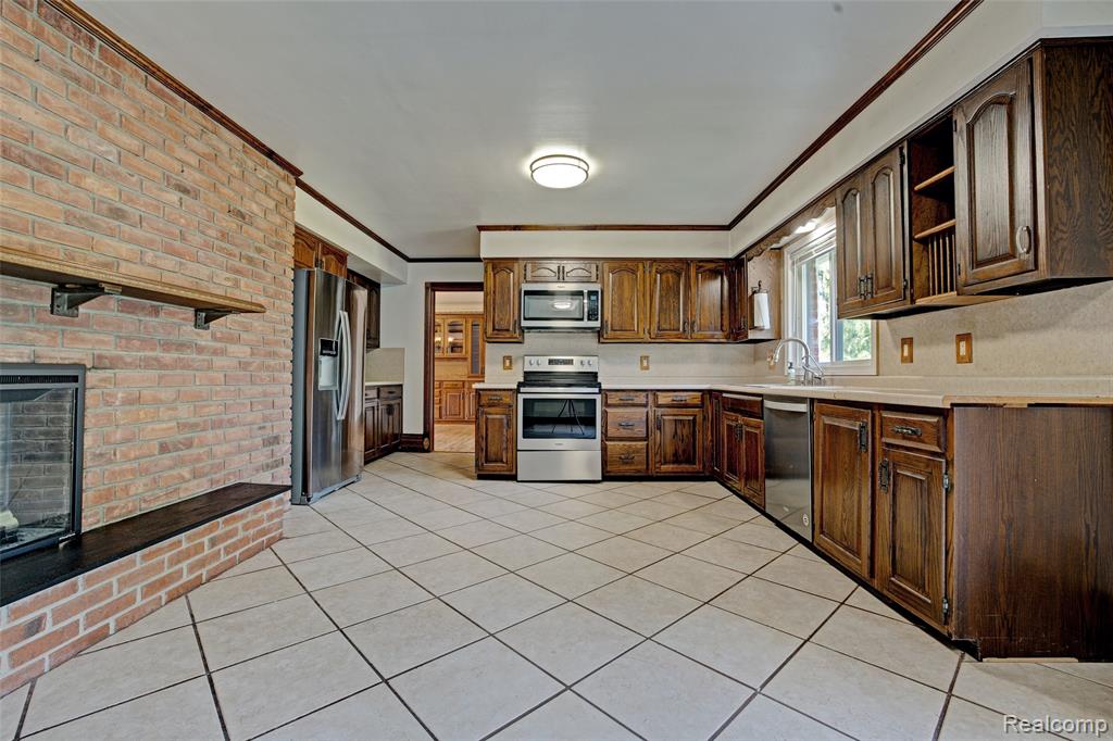 300 Sherman Court, Ortonville, MI 48462 — Photo 24
