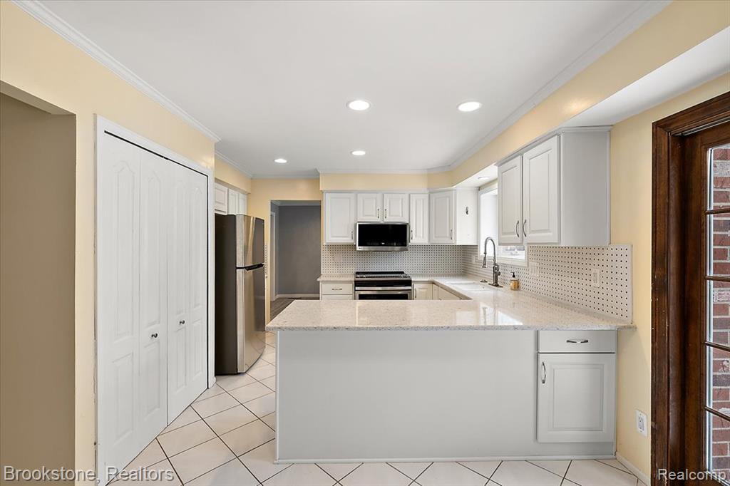 5138 Hale Drive, Troy, MI 48085 — Photo 12