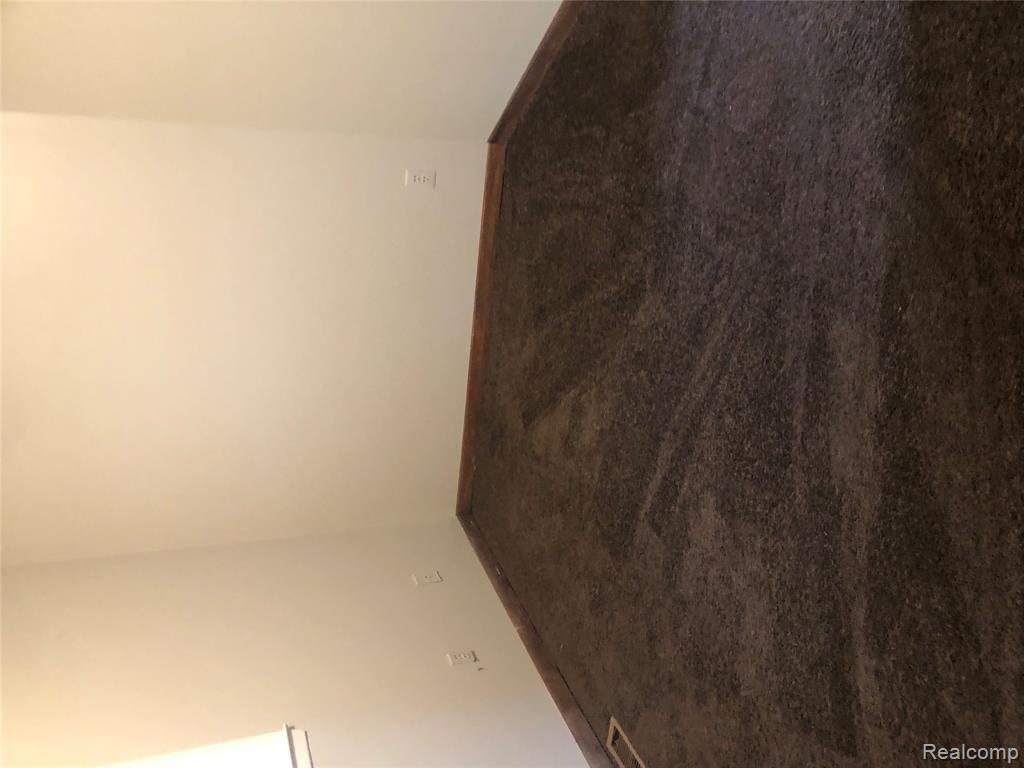 8304 Arlis Street, Commerce Twp, MI 48382 — Photo 14