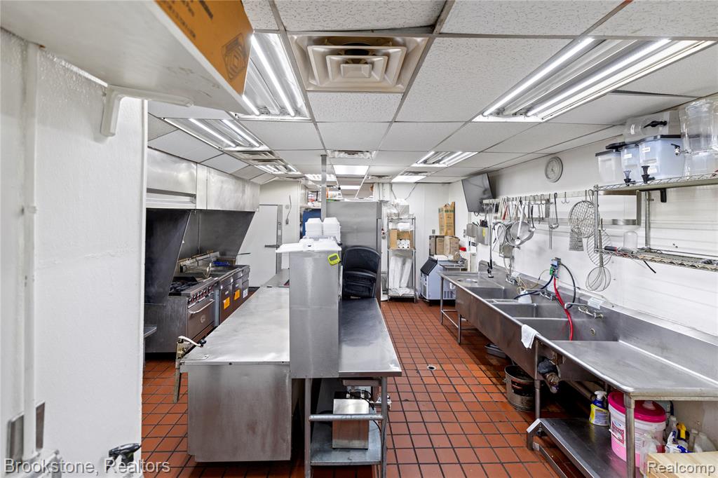 16645 W Warren Avenue, Detroit, MI, 48228