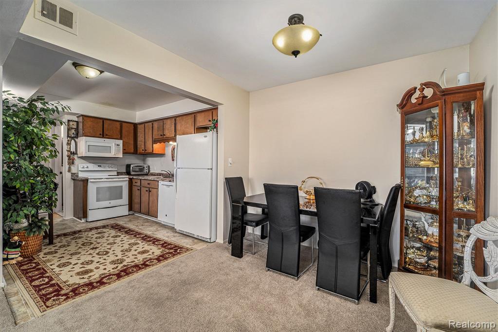 29972 CITY CENTER Drive, 3, Warren, MI 48093 — Photo 9