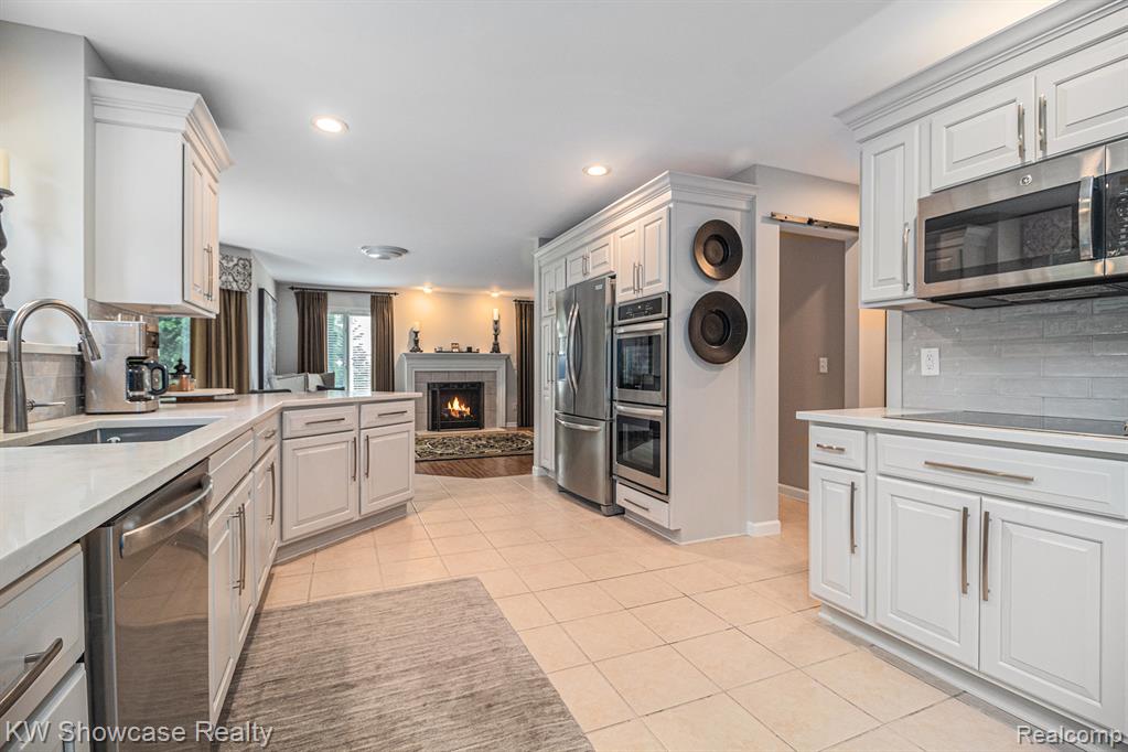 989 Suchava Drive, White Lake, MI — Photo 12