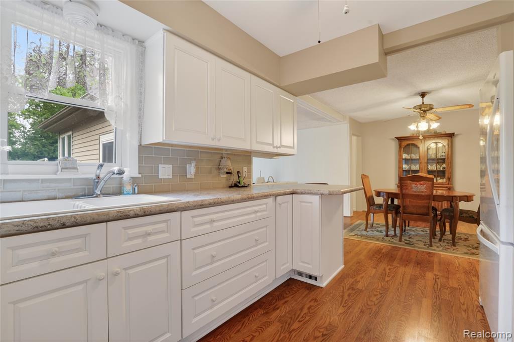 5090 Torrey Road, Flint, MI 48507 — Photo 7