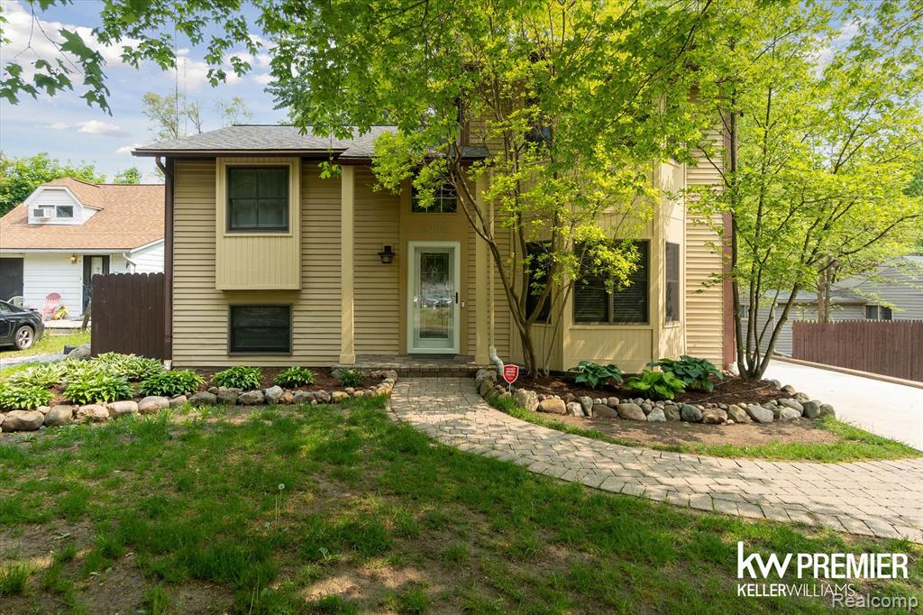 4022 Hazelett Drive, Waterford, MI 48328 — front exterior