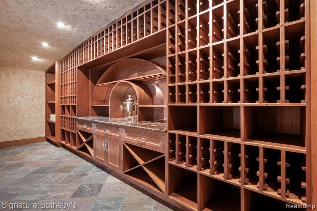 82 CHATEAUX DU LAC, Fenton, MI 48430 — Photo 51