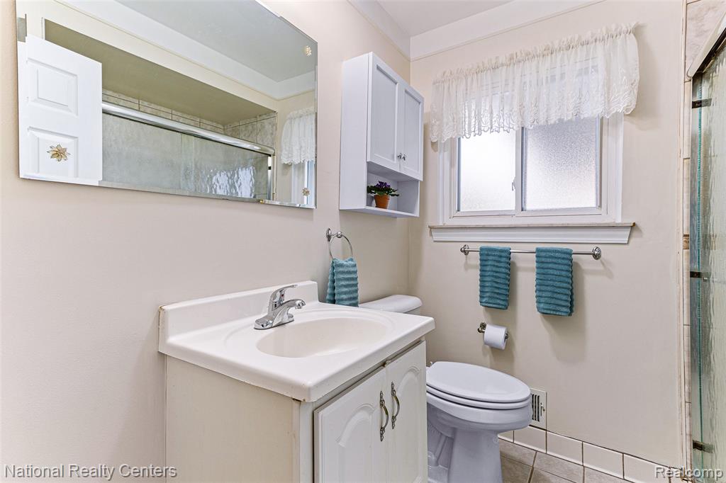 6104 Ardmore Park Circle, Dearborn Heights, MI 48127 — Photo 14