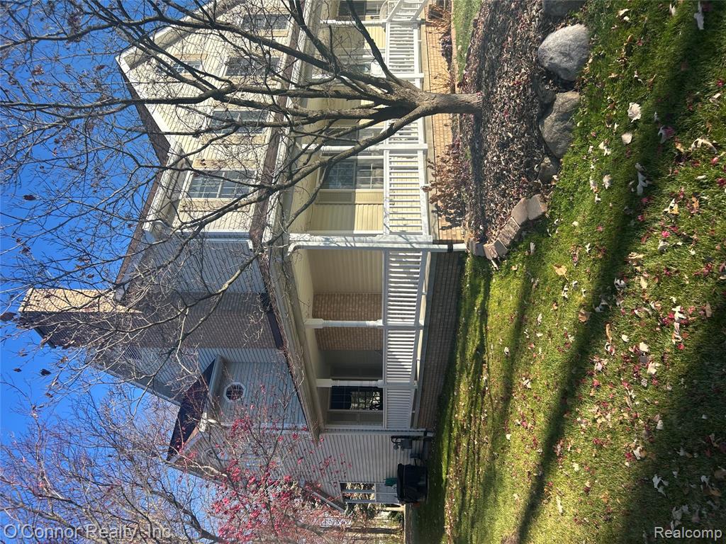 720 Arlington Circle, Marysville, MI 48040 — Photo 2