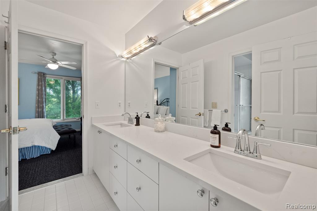 6993 Crosswell Drive, West Bloomfield, MI — Photo 29