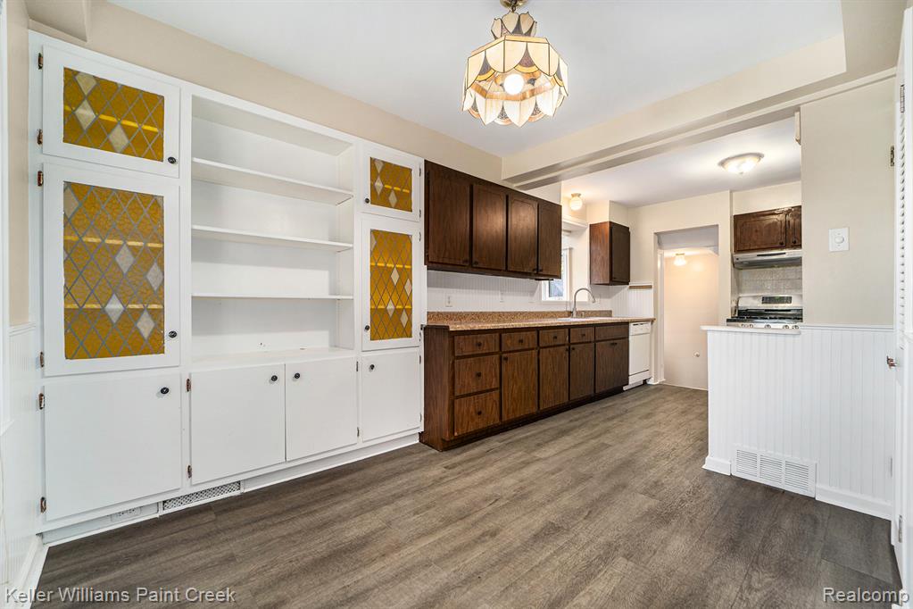 20926 Lennon Street, Harper Woods, MI 48225 — Photo 8