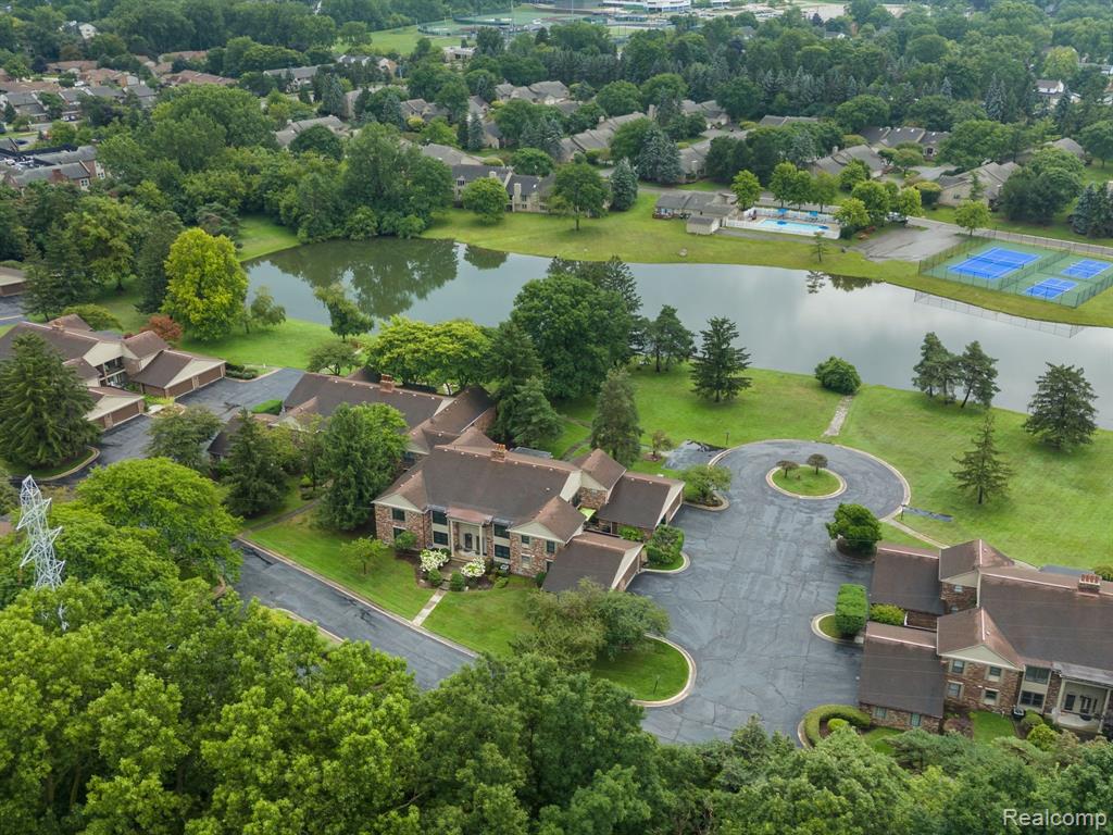4382 KNIGHTSBRIDGE Lane, West Bloomfield, MI 48323 — Photo 36