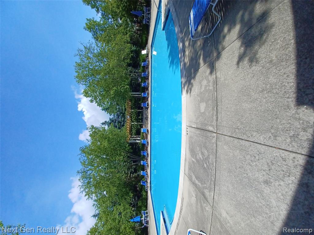 17200 Chesapeake Circle, Walled Lake, MI 48390 — Photo 41