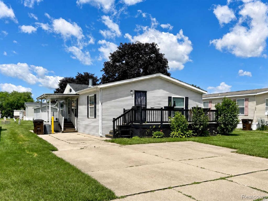 90 Menlo Park Drive, Belleville, MI 48111