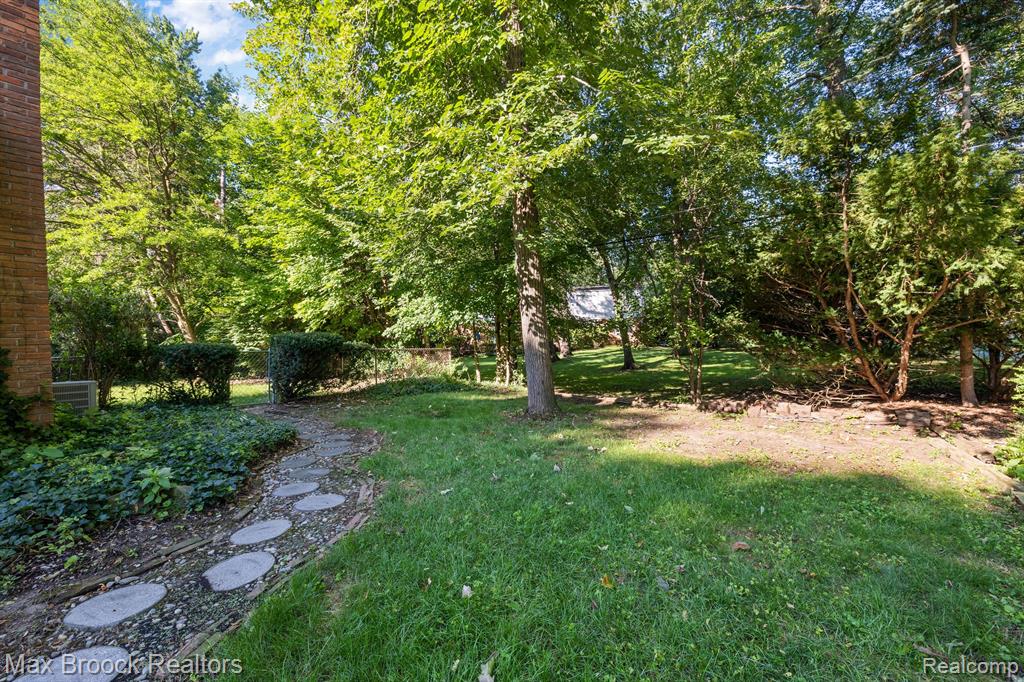 966 WOODLEA Street, Birmingham, MI 48009 — Photo 21