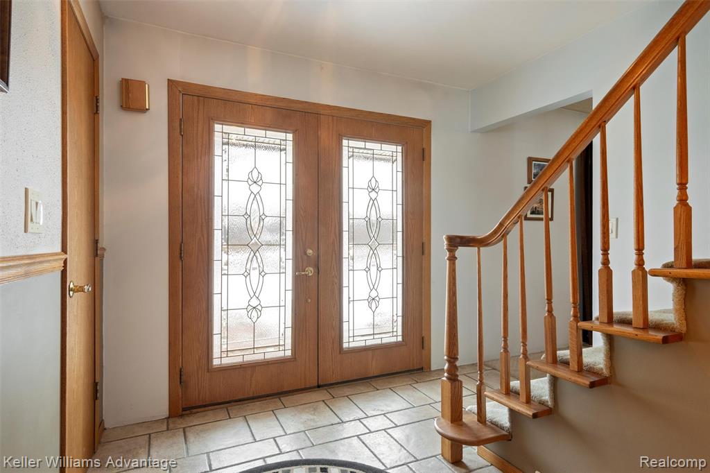 340 Angola Street, Wolverine Lake, MI 48390 — Photo 16