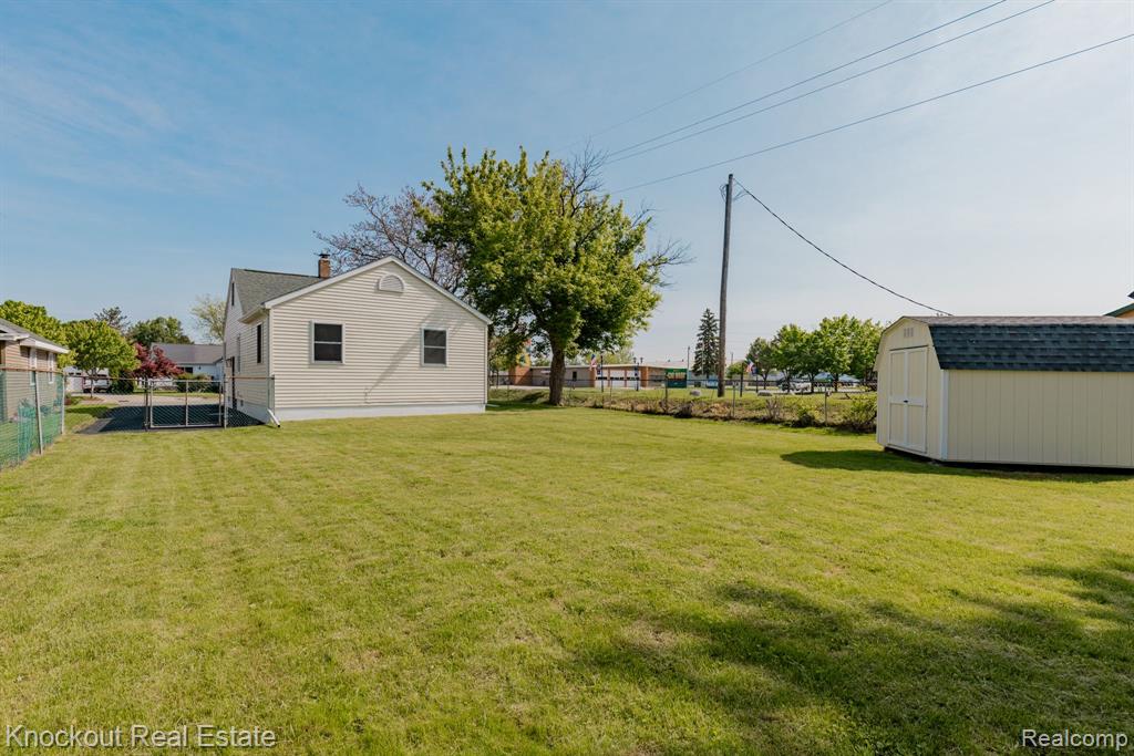 8368 MAIN Street, Birch Run, MI 48415 — Photo 10