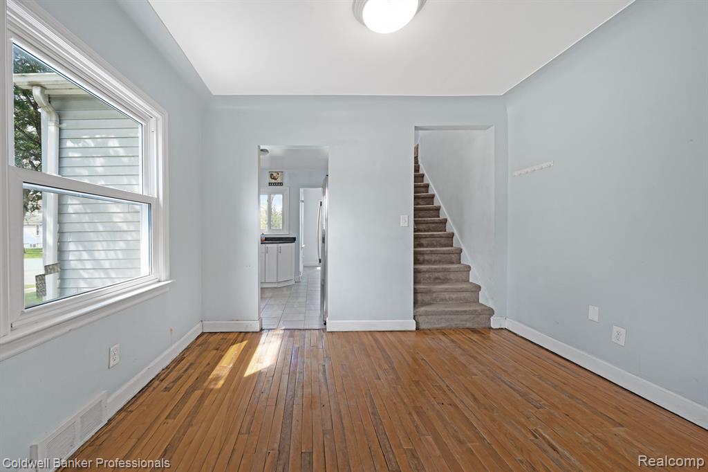 474 W BROCKTON Avenue, Madison Heights, MI 48071 — Photo 8