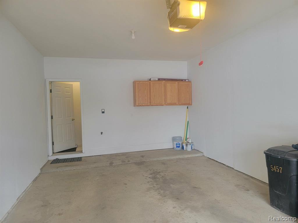 5457 Twin Oaks Drive, Sterling Heights, MI 48314 — Photo 18