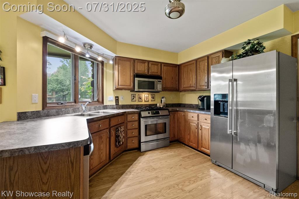 9523 Chaumont Drive, Commerce Twp, MI 48382 — Photo 7
