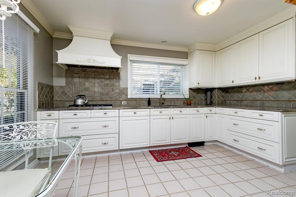 16329 Birwood Avenue, Beverly Hills, MI 48025 — Photo 8