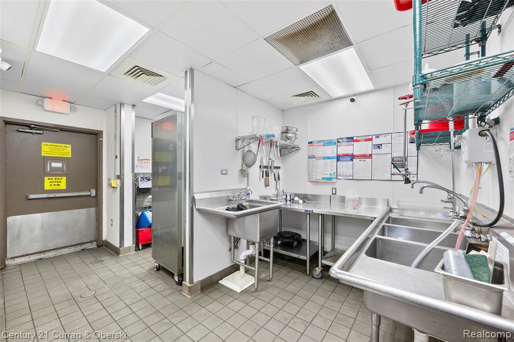 32704 Grand River Avenue, Farmington, MI, 48336