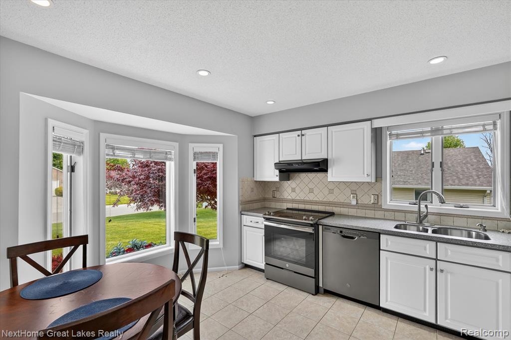 7475 Country Meadow Drive, Swartz Creek, MI 48473 — Photo 8