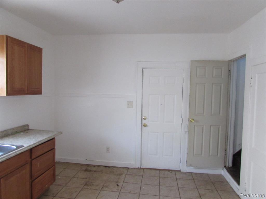 5270 MONTCLAIR Street, Detroit, MI 48213 — Photo 16