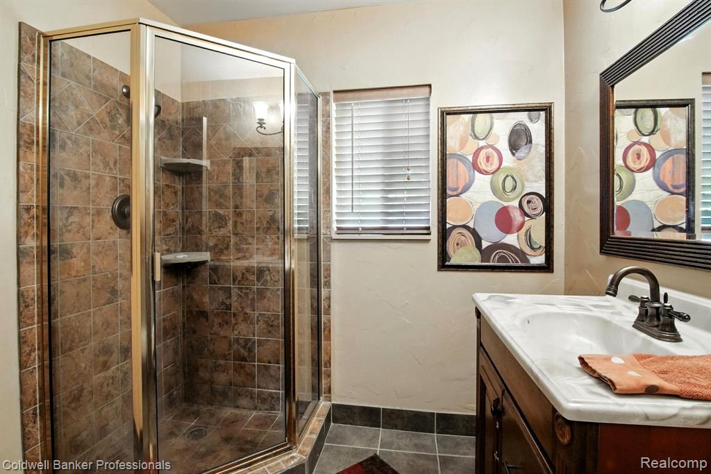 4022 Meigs Avenue, Waterford, MI 48329 — Photo 20