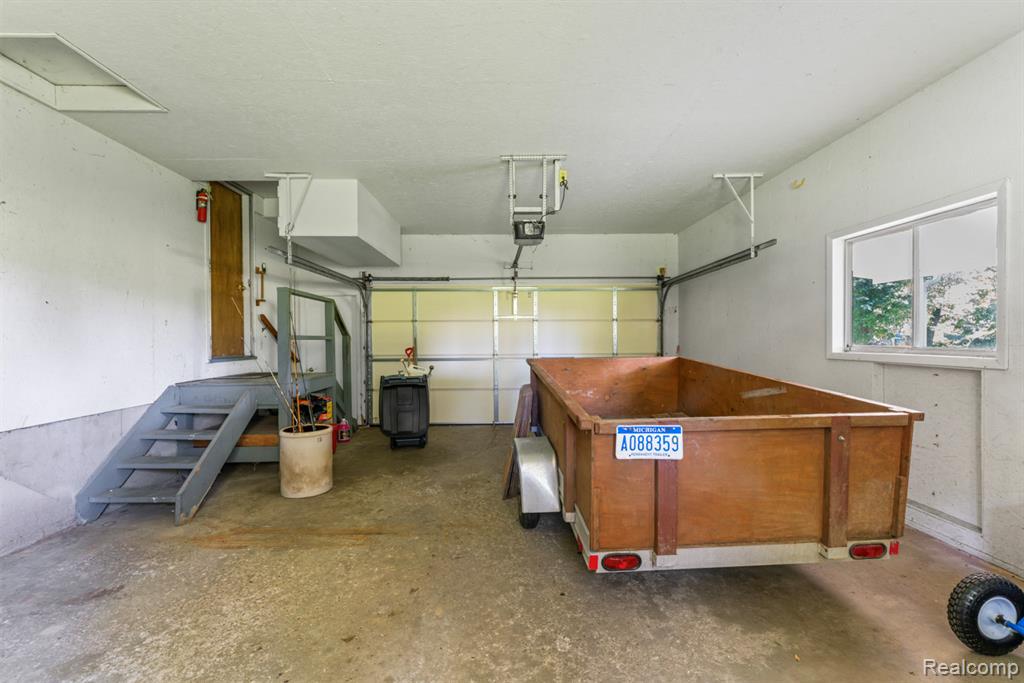 6158 Golfview Drive, Burton, MI 48509 — Photo 37