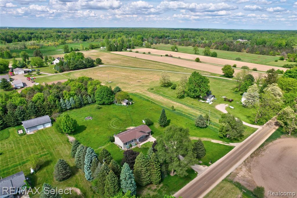 4176 Tyrell Road, Owosso, MI 48867 — Photo 9