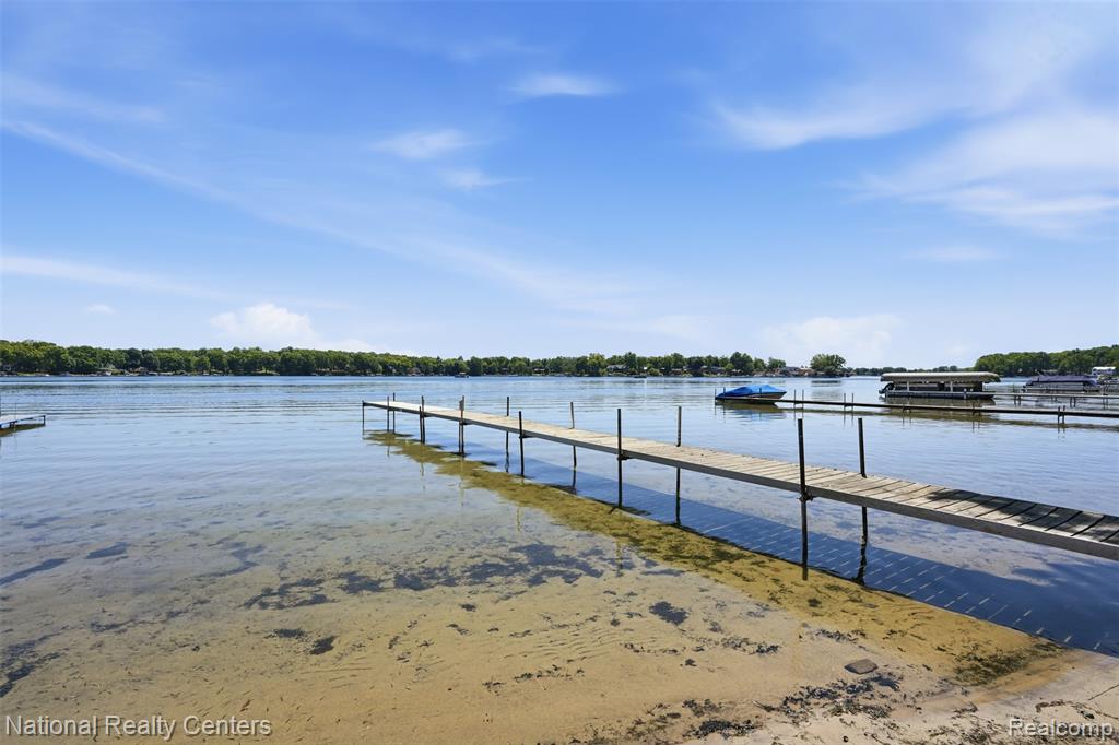 3889 Lakewood Drive, Waterford, MI 48329 — Photo 46