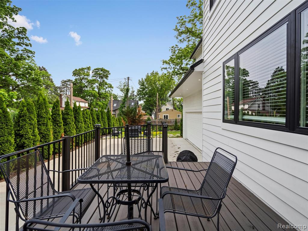 913 Roselawn Drive, Rochester, MI 48307 — Photo 9