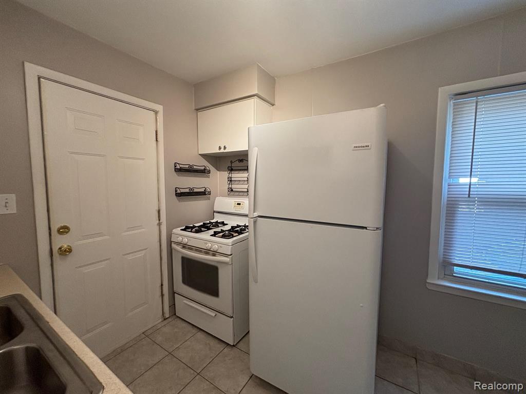 701 W BRICKLEY Avenue, Hazel Park, MI 48030 — Photo 7