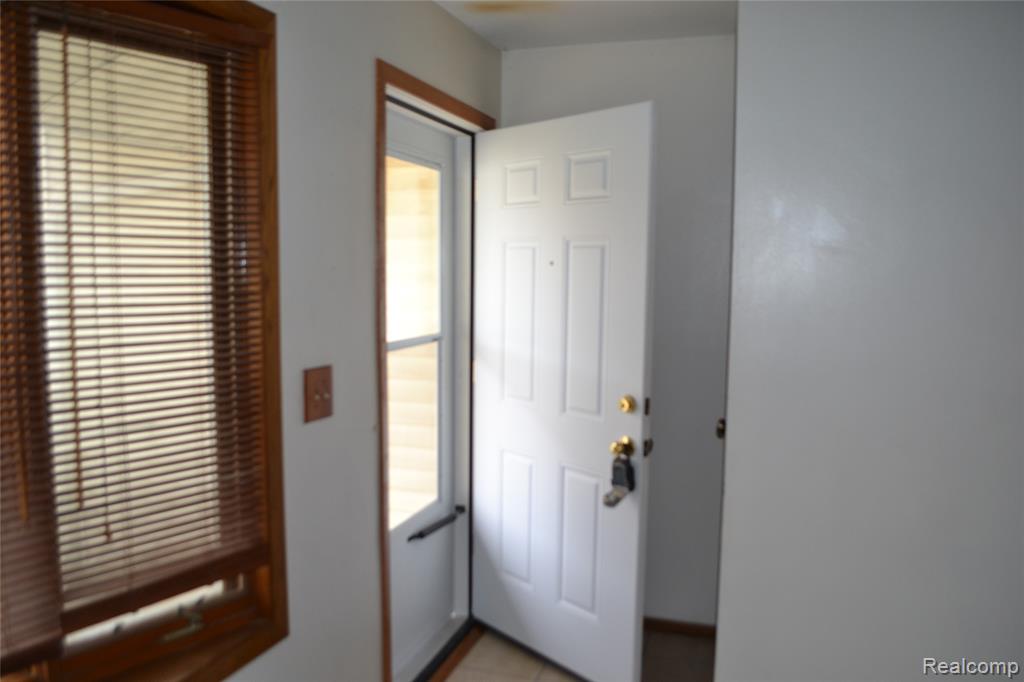 1119 River Valley Dr Drive, Flint, MI 48532 — Photo 5
