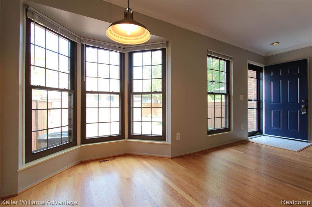 22180 Pondview, Novi, MI — Photo 10