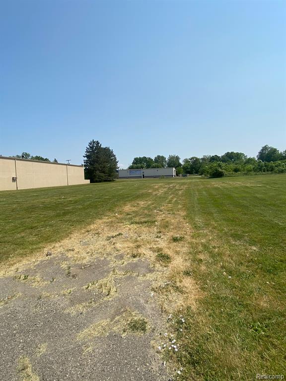 5023 W PIERSON Road, Flint, MI 48504 — Photo 2