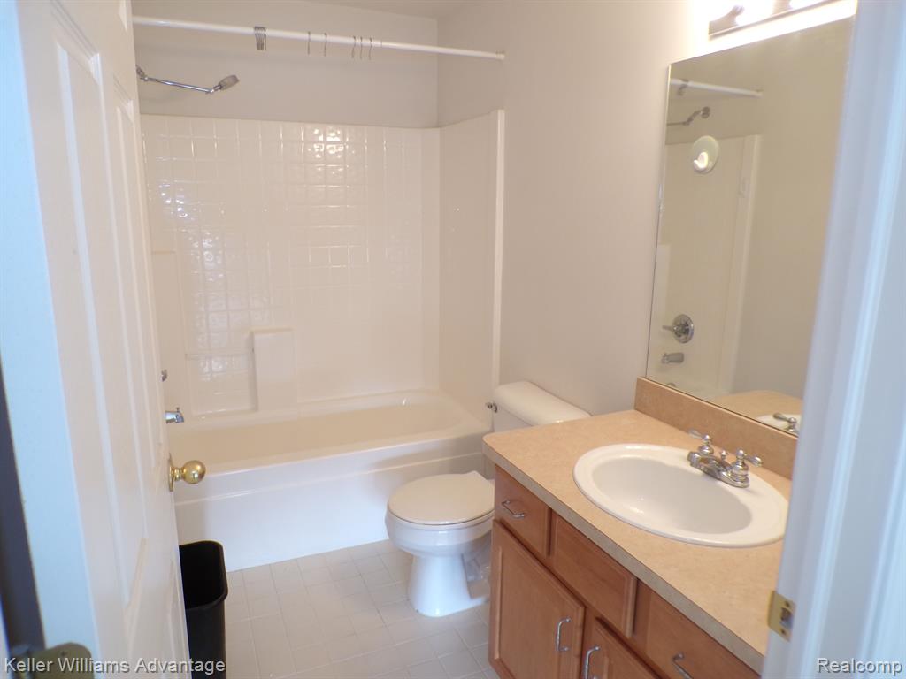 3976 Forester Boulevard, Auburn Hills, MI 48326 — Photo 17