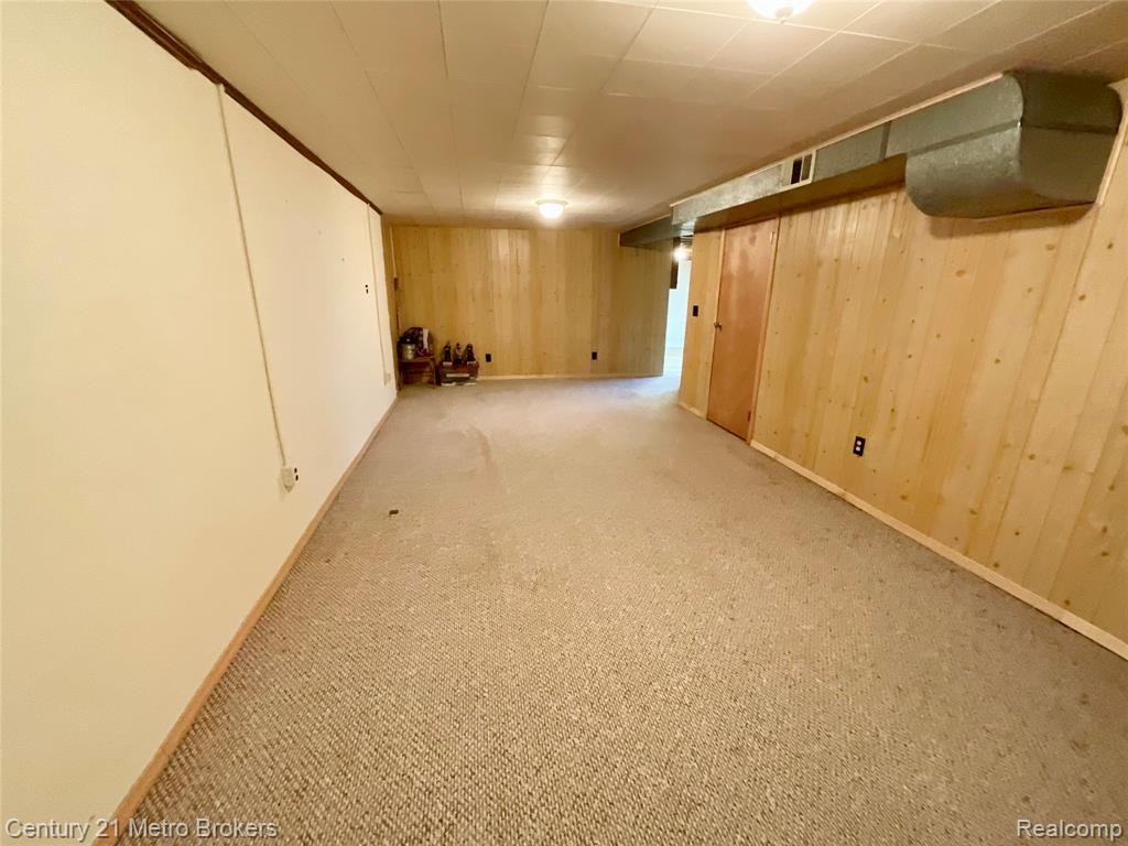 6272 Elro Street, Burton, MI 48509 — Photo 34
