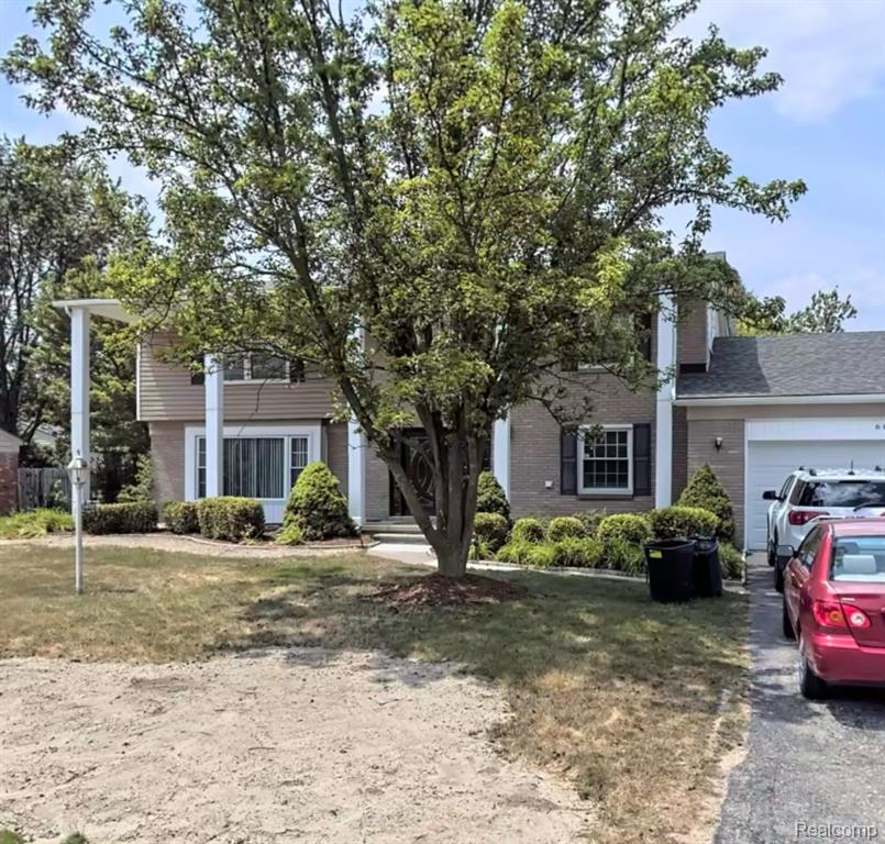 6600 Alderley Way, West Bloomfield, MI — front exterior