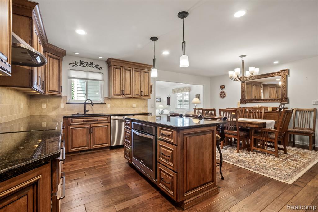 2420 Garland Street, Keego Harbor, MI 48320 — Photo 10