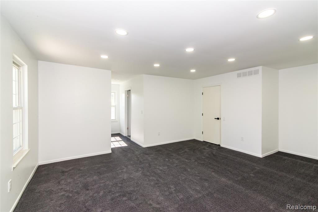 5587 Brompton Court, West Bloomfield, MI — Photo 24