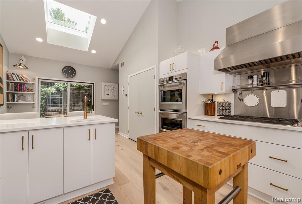 4054 Cranbrook Court, Bloomfield Hills, MI 48301 — Photo 15