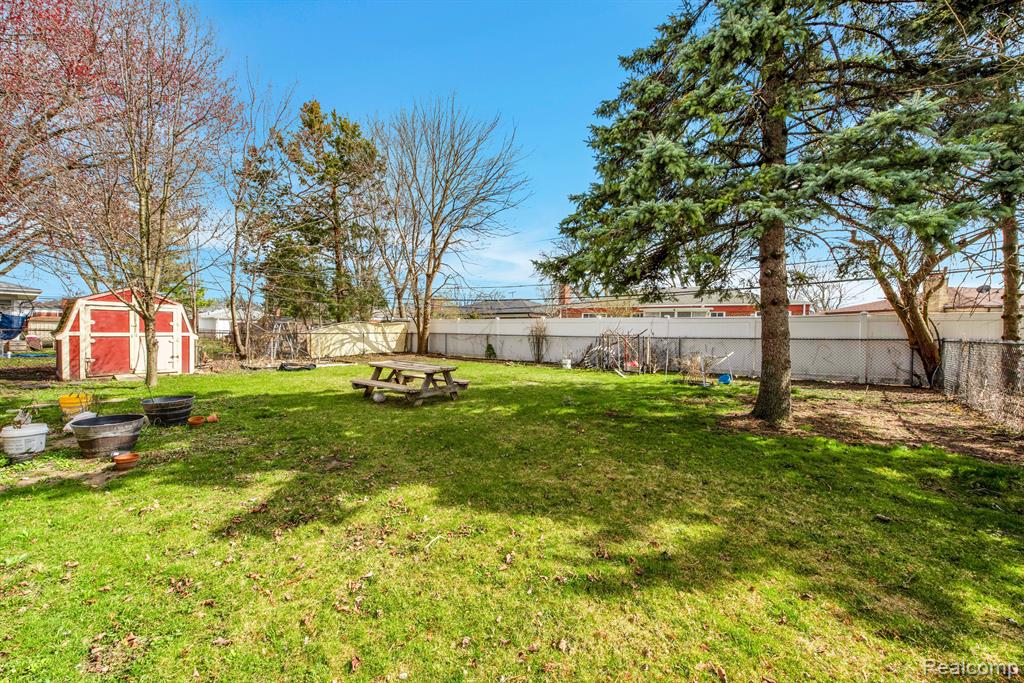 4610 BURSSENS Drive, Warren, MI 48092 — Photo 25
