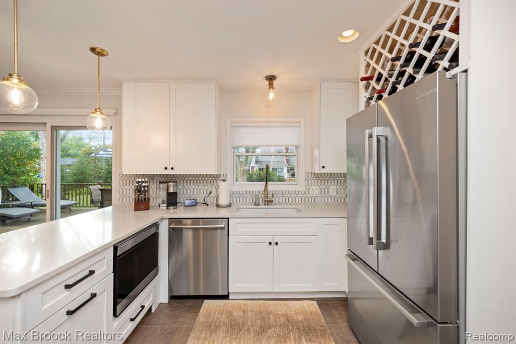5562 PEBBLESHIRE Road, Bloomfield Hills, MI 48301 — Photo 11