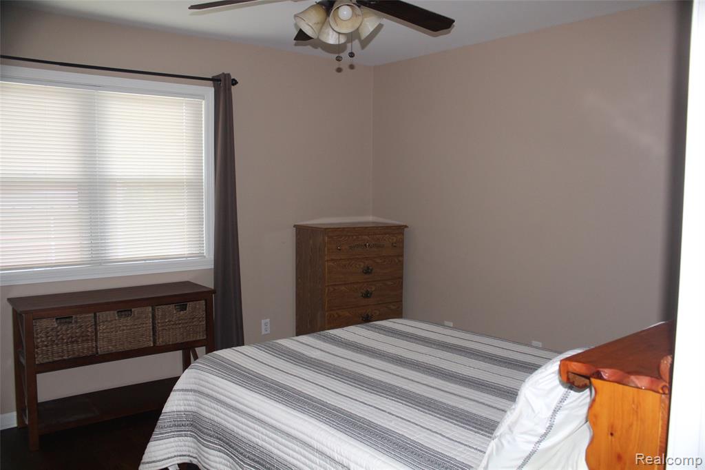 5735 Lake Grove Drive, White Lake, MI 48383 — Photo 11