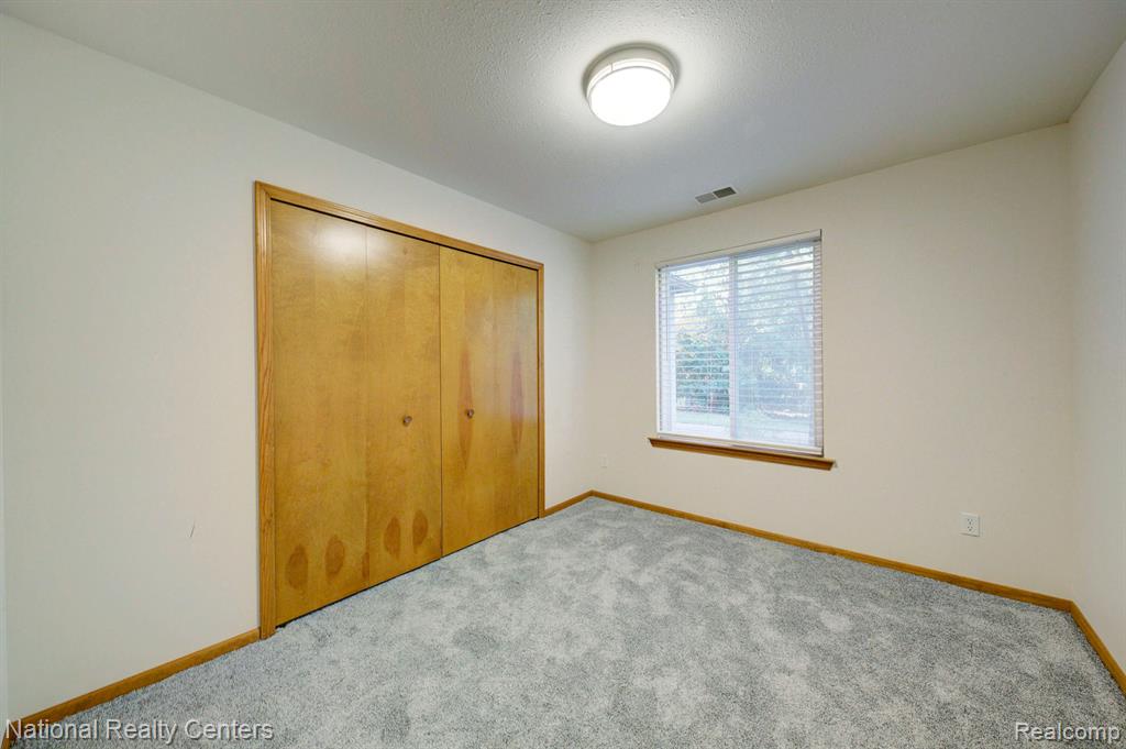 306 MARIGOLD Circle, Westland, MI — Photo 16