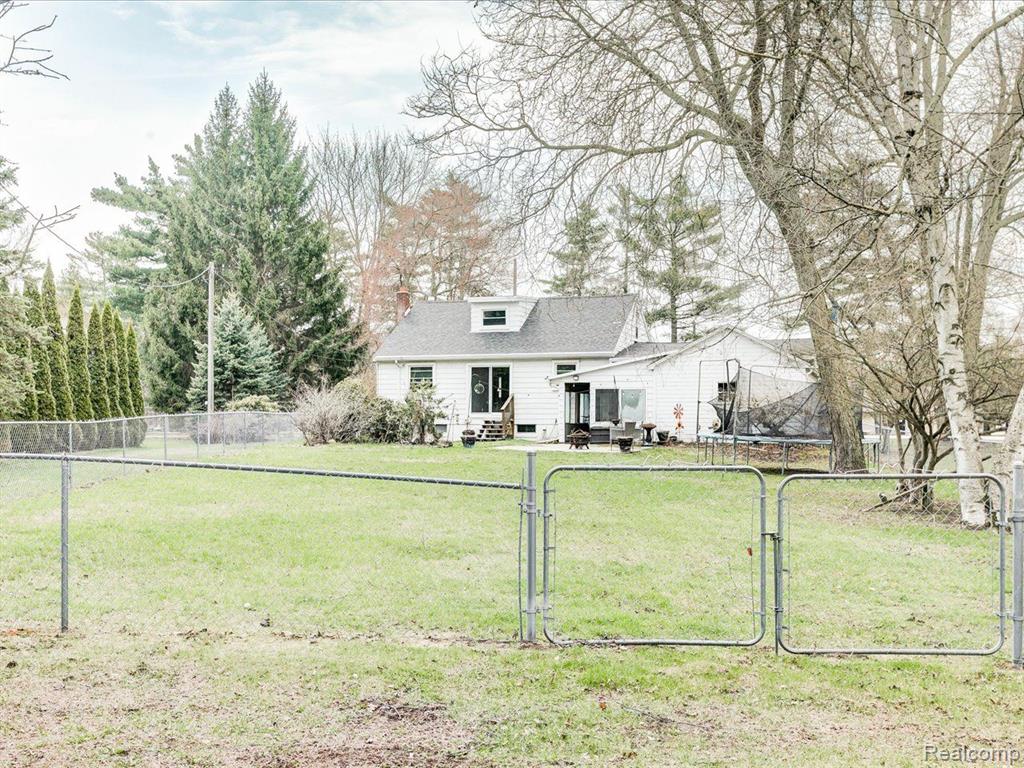 4316 PINE GROVE Avenue, Fort Gratiot, MI 48059 — Photo 5