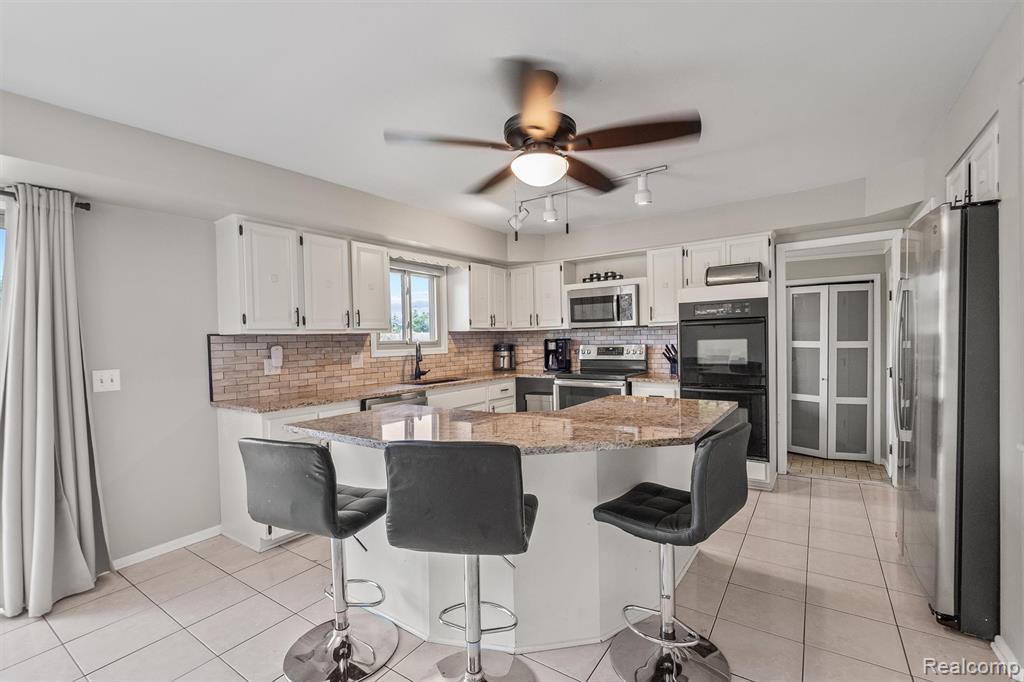 4041 TWIN LAKES Court, Shelby Twp, MI 48316 — Photo 9