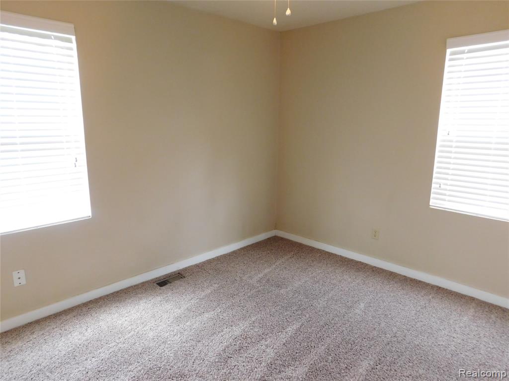 87 E DALLAS Avenue, Madison Heights, MI 48071 — Photo 7